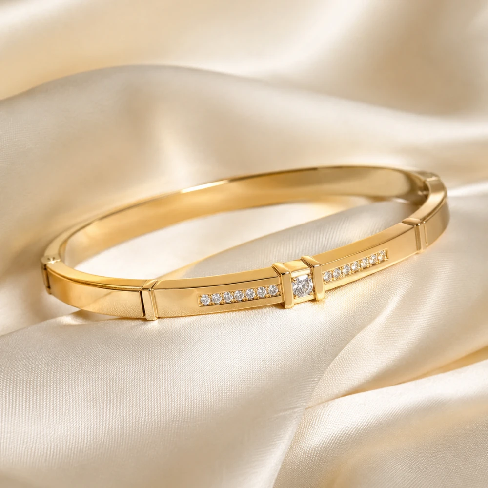 The Crown Bangle — Bangle Ramping · Berlian Tengah · Emas 18K