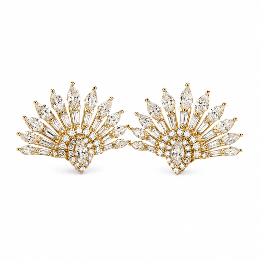 The Sunburst Fans — Sepasang · 10 marquise 0,08 ct + 4 baguette 0,06 ct + 15 round 0,02 ct per sisi · ±2,60 ct total · Emas 18K