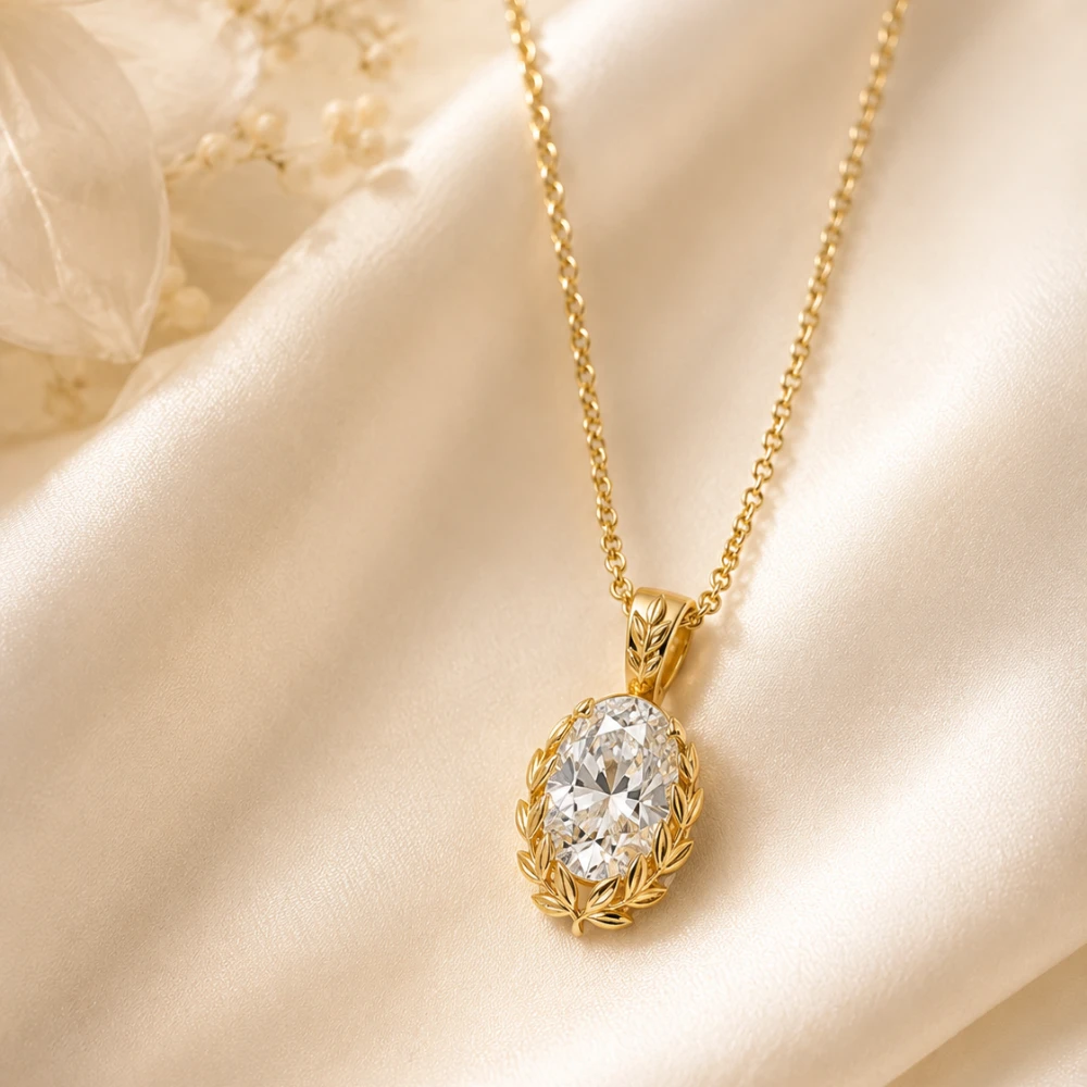 The Laurel Oval Pendant — Oval · Frame Laurel · Emas 18K