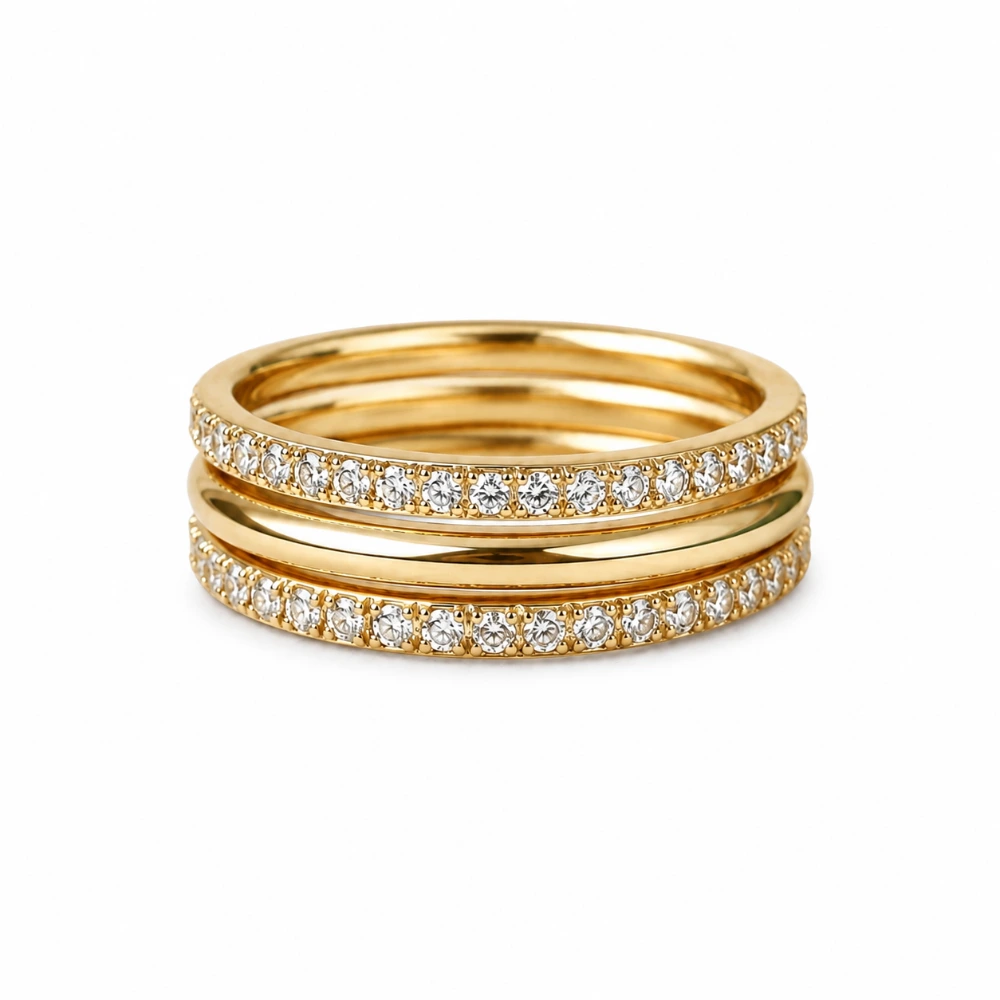 The Double Line Stack — Set 3 cincin · 2 band pavé penuh 30 × 0,015 ct · 1 band polos · Emas 18K